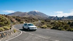 Dépôts et franchises de location de voiture à Tenerife décryptés : Ce que vous payez et comment les éviter