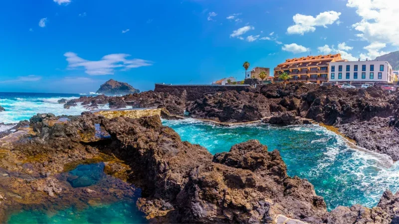 Les piscines naturelles d'El Caleton : Une escapade rafraîchissante dans une nature vierge