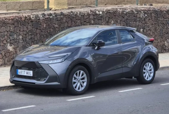 Toyota C-HR Hybrid (Automatique, 1.8 L, 5 places)